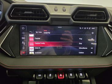 Lamborghini Urus — photo 37