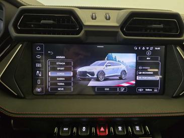 Lamborghini Urus — photo 39