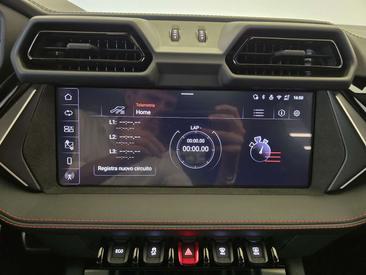 Lamborghini Urus — photo 43