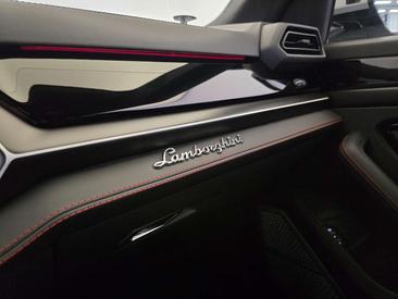 Lamborghini Urus — photo 45