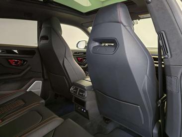 Lamborghini Urus — photo 48