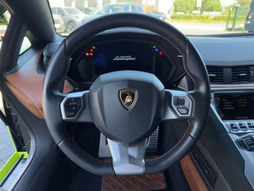 Lamborghini Aventador — photo 13