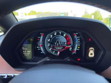 Lamborghini Aventador — photo 14