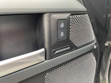 Land Rover Defender 110 X-Dynamic SE 3.0 D MHEV D200 — photo 18