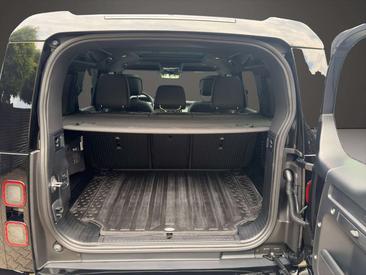Land Rover Defender 110 P425 X-Dynamic HSE MY2026 — photo 17
