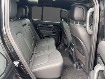 Land Rover Defender 110 P425 X-Dynamic HSE MY2026 — photo 18