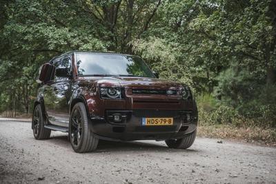 Land Rover Defender Sedona Edition P400E