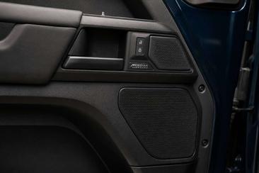 Land Rover Defender — photo 14