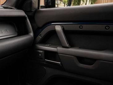 Land Rover Defender — photo 15