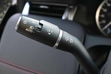 Land Rover Discovery Sport R-Dynamic SE P300e 1.5 — photo 12