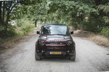 Land Rover Defender Sedona Edition P400E — photo 8