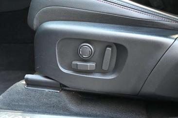 Land Rover Discovery Sport R-Dynamic SE P300e 1.5 — photo 16