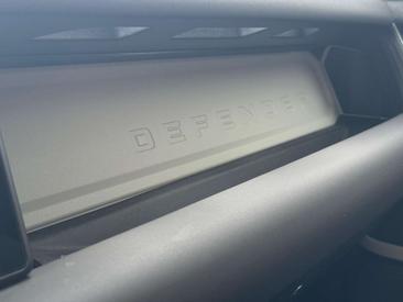 Land Rover Defender 90 D200 SE — photo 21