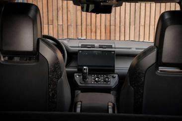 Land Rover Defender — photo 24