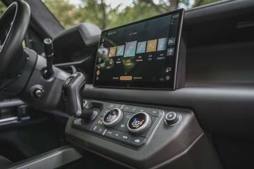 Land Rover Defender Sedona Edition P400E — photo 12