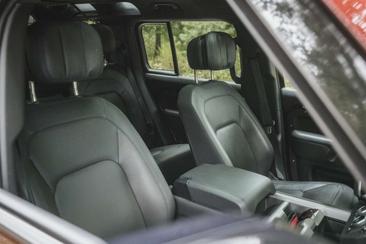 Land Rover Defender Sedona Edition P400E — photo 14