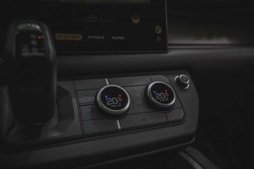 Land Rover Defender Sedona Edition P400E — photo 18