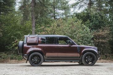 Land Rover Defender Sedona Edition P400E — photo 22