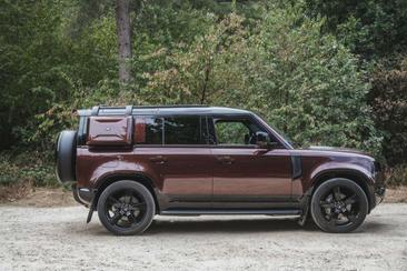 Land Rover Defender Sedona Edition P400E — photo 23