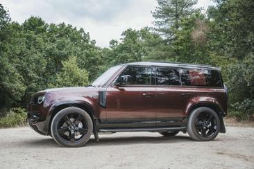 Land Rover Defender Sedona Edition P400E — photo 26