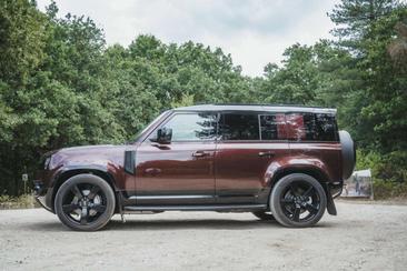 Land Rover Defender Sedona Edition P400E — photo 27