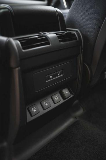 Land Rover Defender Sedona Edition P400E — photo 31