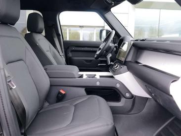 Land Rover Defender 110 D200 S AWD Auto 26MY Noir — photo 4