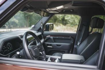 Land Rover Defender Sedona Edition P400E — photo 33