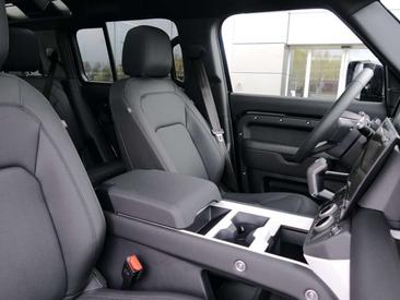 Land Rover Defender 110 D200 S AWD Auto 26MY Noir — photo 5