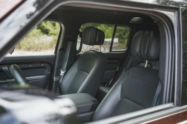Land Rover Defender Sedona Edition P400E — photo 34