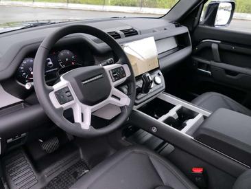 Land Rover Defender 110 D200 S AWD Auto 26MY Noir — photo 9