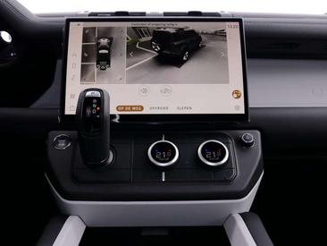 Land Rover Defender 110 D200 S AWD Auto 26MY Noir — photo 15