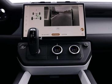 Land Rover Defender 110 D200 S AWD Auto 26MY Noir — photo 16