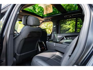 Land Rover Range Rover SV - Panoramic Roof - Merid Noir V8 4.4L Biturbo — photo 13