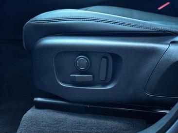 Land Rover Range Rover Velar Dynamic SE PHEV 2.0 P400e AWD — photo 34