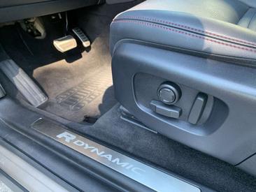 Land Rover Discovery Sport D200 AWD R-DYNAMIC SE ACC+NSW — photo 14