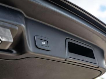Land Rover Range Rover Evoque P250 R-Dyn SE BLACK PACK PANO — photo 12