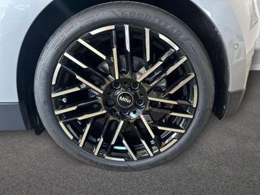 Mini Electric Favoured Cooper SE — photo 9