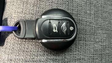 Mini Cooper E Camden — photo 16