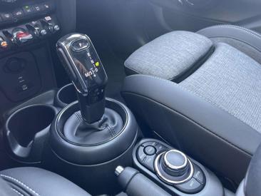 Mini Cooper E — photo 18