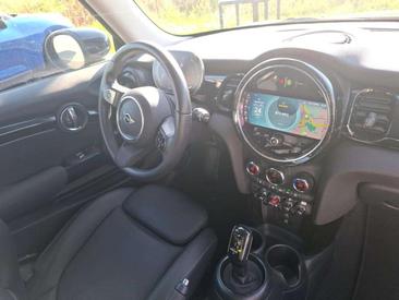 Mini Cooper E Camden — photo 3