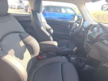 Mini Cooper E Camden — photo 5