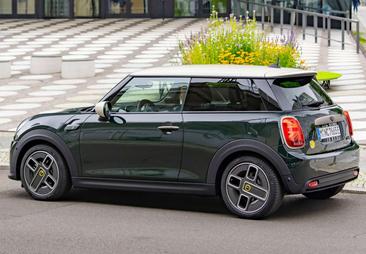 Mini Electric Cooper SE — photo 12