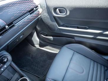 Mini Cabrio JCW Cooper S — photo 15