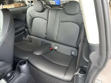 Mini Cooper Classic S — photo 11