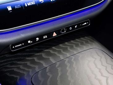 Mercedes Classe E 300 Night Edition — photo 8