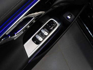 Mercedes Classe E 300 Night Edition — photo 9