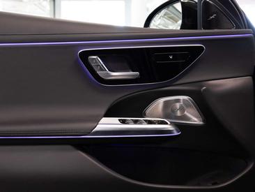 Mercedes Classe E 300 Night Edition — photo 10