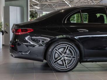 Mercedes Classe E 300 Night Edition — photo 17