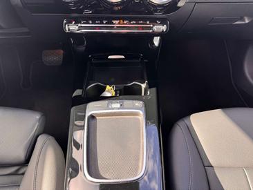 Mercedes CLA 200 — photo 18
